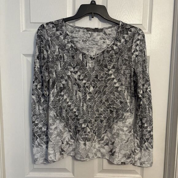 PrAna Women's Long Sleeve Pullover Shirt - Gray and White Print - Size XL - Picture 1 of 9